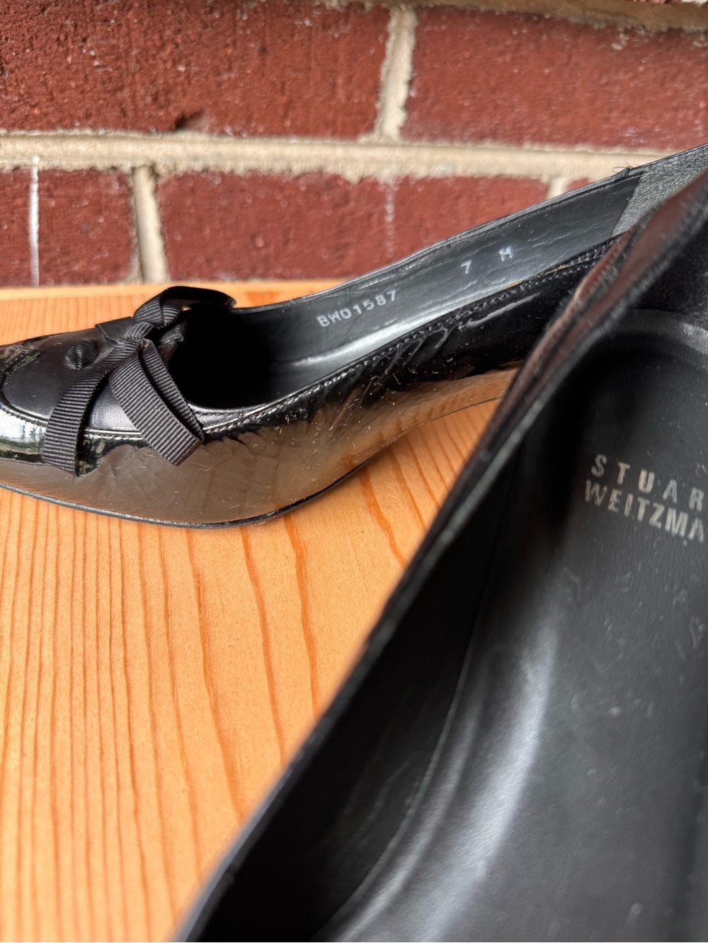 Stuart Weitzman MADE IN ITALY 🇮🇹 Black Patent Pointed-Toe Bow Flats - Picture 3 of 9